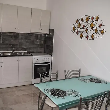 Apartament Mirsini *